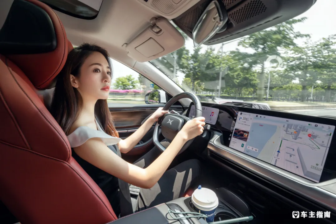 刘思颖sylvia:p7其实比我之前的x1要长一些,宽一些,两款车应该是有不